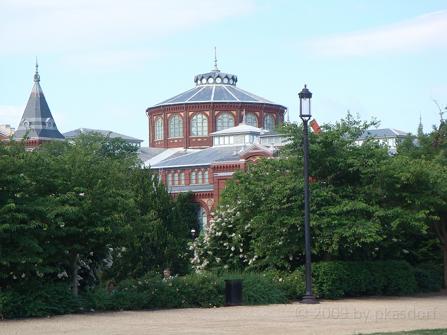 Washington DC [2009 July 03] 004.JPG - The Smithsonian Institution Building, the Castle